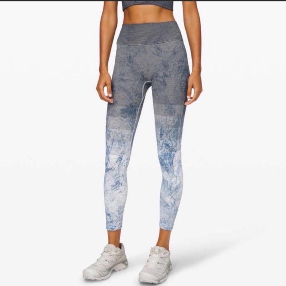 ✨🖤 Lululemon‎ Ebb To Train Tight Wash White Black Luna Size 2 🤍✨